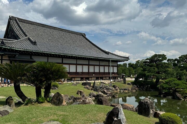 Kyoto: Nijo Castle, Noble Architecture and Gardens Guided Tour — photo 1