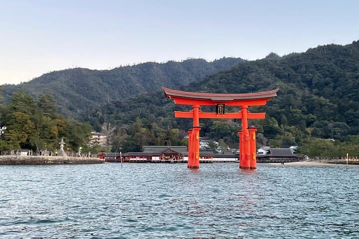 3 Hour Nanaura Tour around Miyajima with Lunch Box