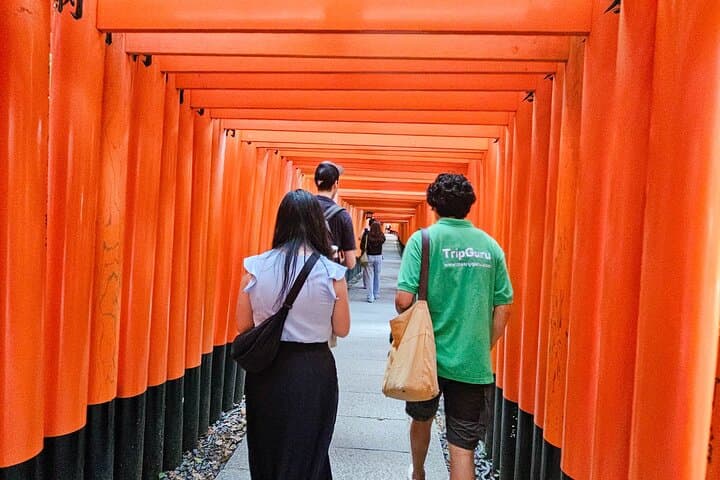 Kyoto: Fushimi Inari Taisha Small Group Guided Walking Tour — photo 2