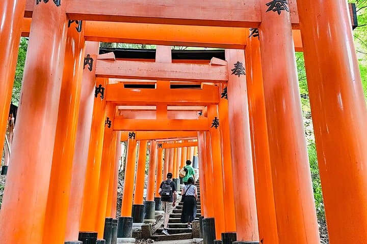 Kyoto: Fushimi Inari Taisha Small Group Guided Walking Tour — photo 9