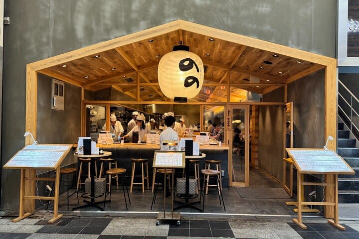 Osaka Umeda: Private Local Izakaya Bar Hopping Experience — photo 8