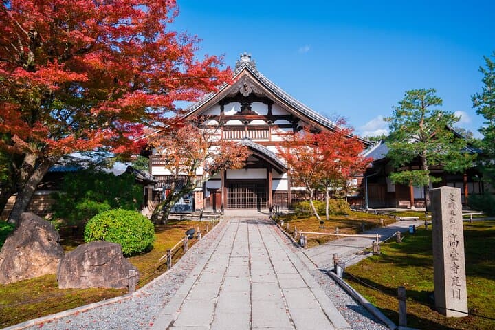A Tour to Explore Kyoto's Autumn Foliage at Kiyomizu-dera Temple — photo 2