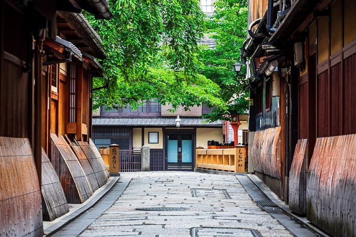 A Tour to Explore Kyoto's Autumn Foliage at Kiyomizu-dera Temple — photo 6