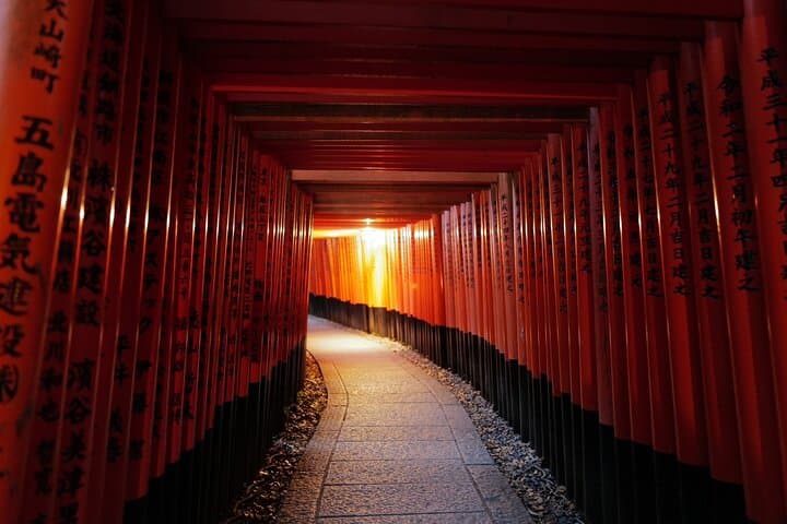 Kyoto Fushimi Inari Night Walking Tour — photo 10