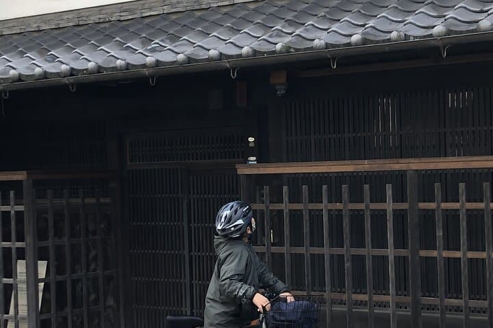 Ride around the Castle, Slurp Like a Local — photo 4