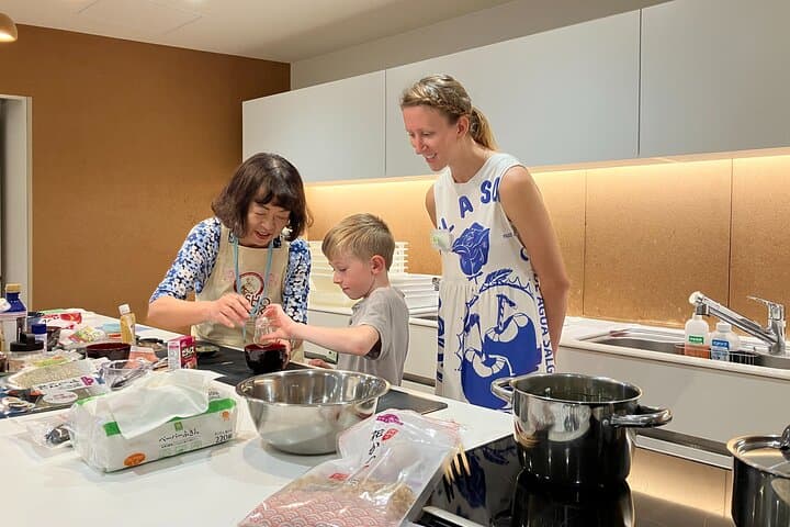 Tokyo 7hr Private Guided Tour & Sushi Roll Making Experience — photo 2