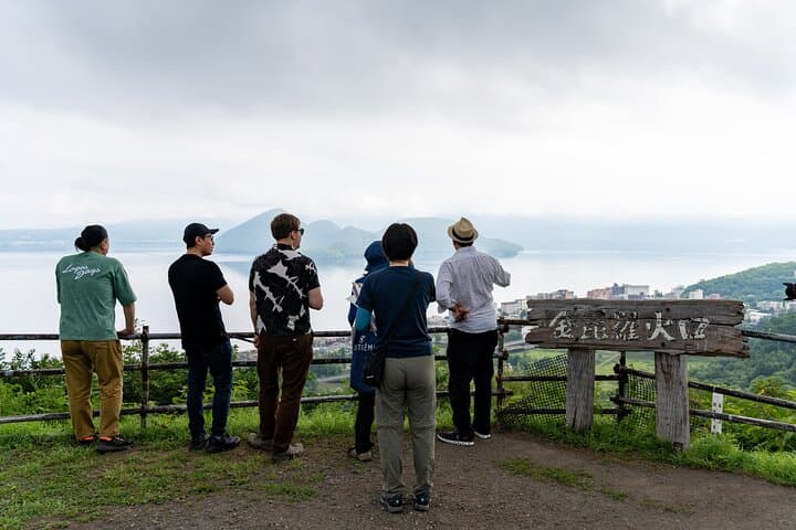Guided Hiking on Active Volcano in Toya-Usu UNESCO Global Geopark — photo 2