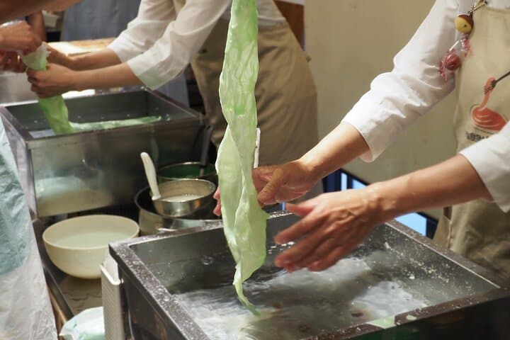 Asakusa Food Sample Experience Tour and Kappabashi Bridge — photo 4