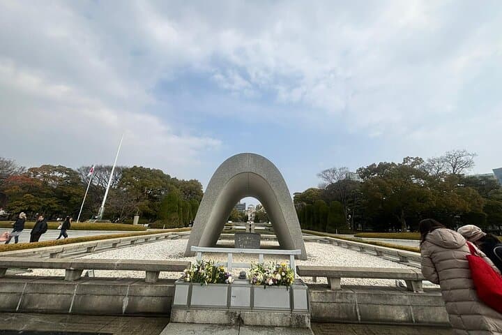 Hiroshima Peace Memorial and Atomic Bomb Dome Group tour — photo 5