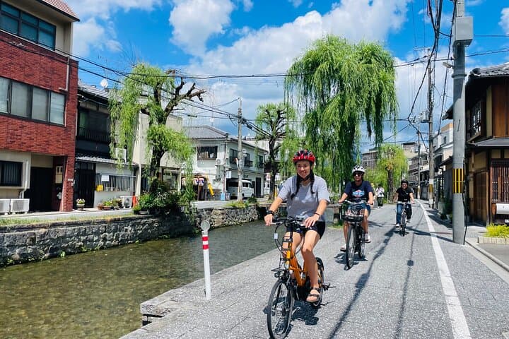 Pedal Adventure Kyoto's iconic landmarks on an e-bike tour — photo 11
