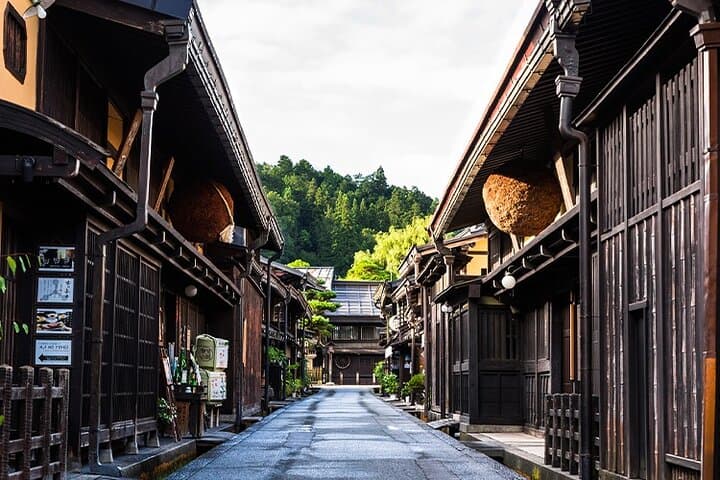 Explore Takayama and Shirakawa Tesla Tour with Accommodation — photo 2