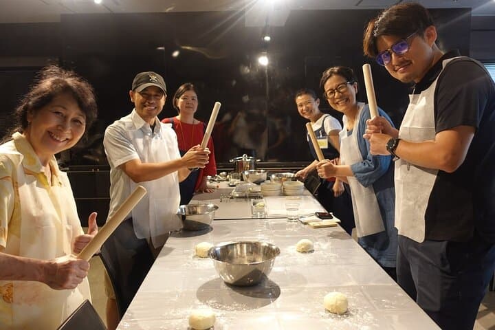 Tokyo 6hr Private Guided Tour & Jiro Style Ramen Cooking — photo 2
