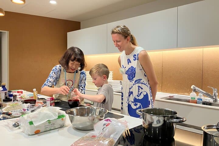 Tokyo 7hr Private Guided Tour & Japanese Homemade Cooking Class — photo 2
