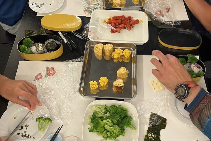 Making a bento box with cute character look in Japan — photo 17
