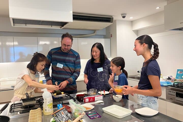 Making a bento box with cute character look in Japan — photo 8