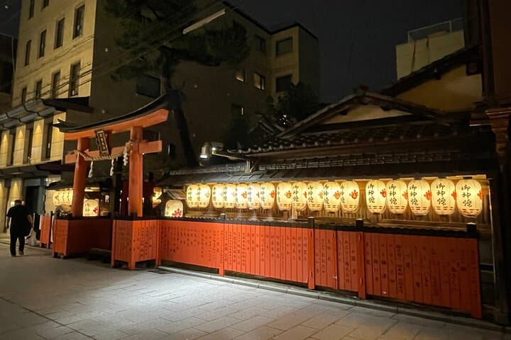 Kyoto Geisha District Walking Tour in Gion — photo 9
