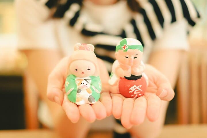 Fukuoka: Hakata Doll Colorful Painting Shared Activity