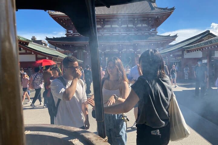 Tokyo: Old Town Asakusa Guided Tour -Senso-ji Temple Visit — photo 8