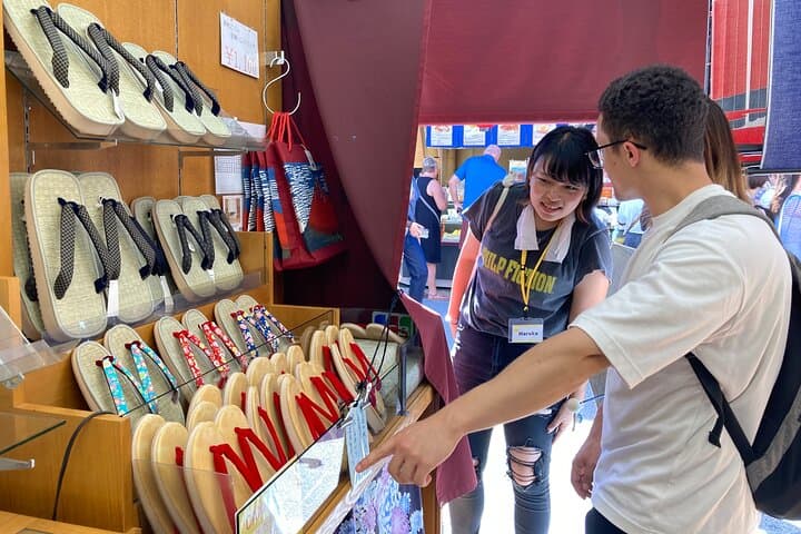 Tokyo: Old Town Asakusa Guided Tour -Senso-ji Temple Visit — photo 11