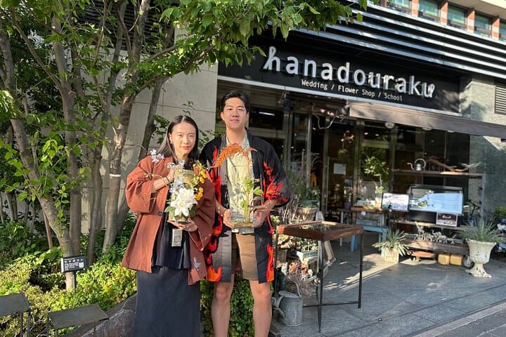 Japanese flower arranging (Ikebana) Experience/Workshop in Tokyo — photo 4