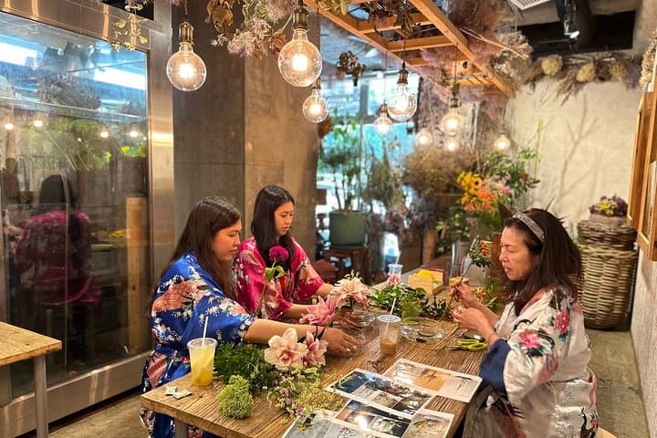 Japanese flower arranging (Ikebana) Experience/Workshop in Tokyo — photo 14