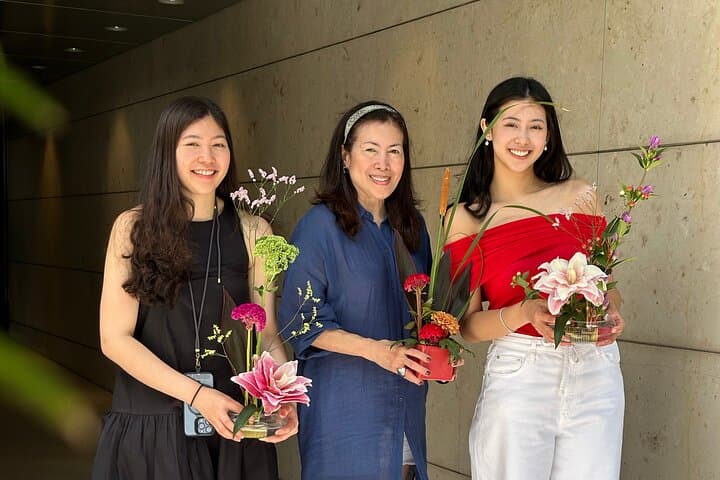 Japanese flower arranging (Ikebana) Experience/Workshop in Tokyo — photo 6