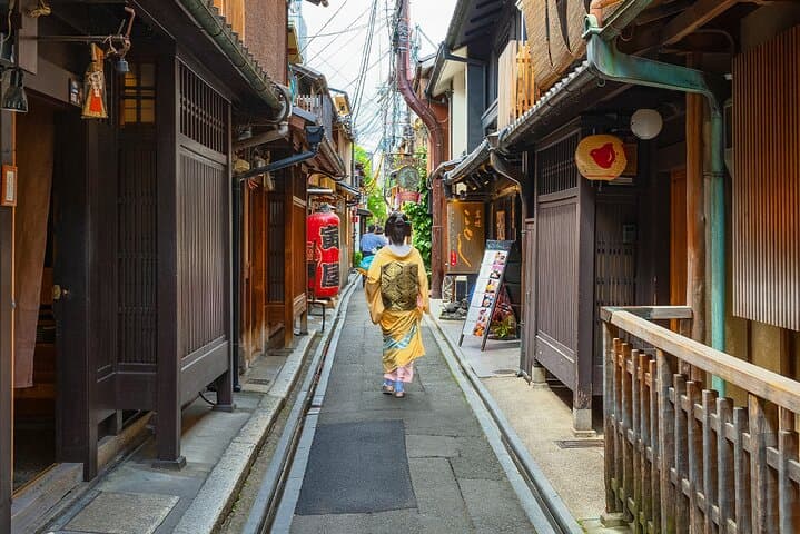 Kyoto Full day Tour Kinkakuji, Kiyomizu-dera and Fushimi Inari — photo 17