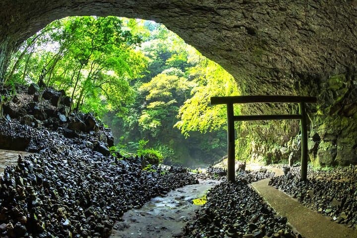 Takachiho Gorge & Kamishikimi Kumanoimasu Shrine Hiking Day Tour — photo 4
