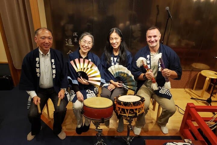 Tsugaru shamisen performance over traditional dinner — photo 9