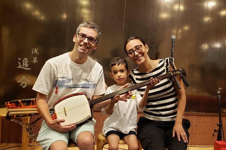Tsugaru shamisen performance over traditional dinner — photo 4