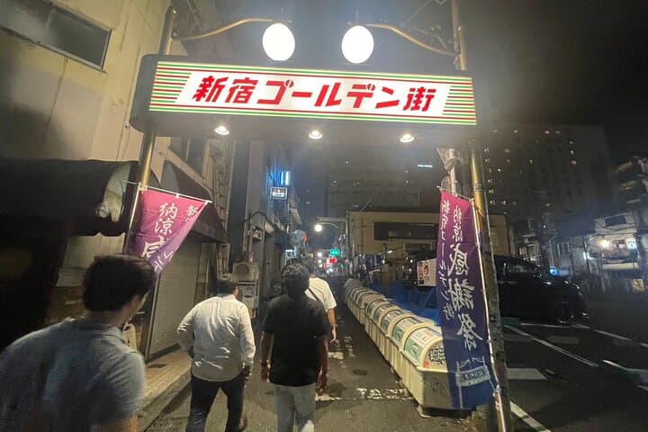 Shinjuku Kabukicho bar hopping & grab a bite tour w/Local Guide — photo 14