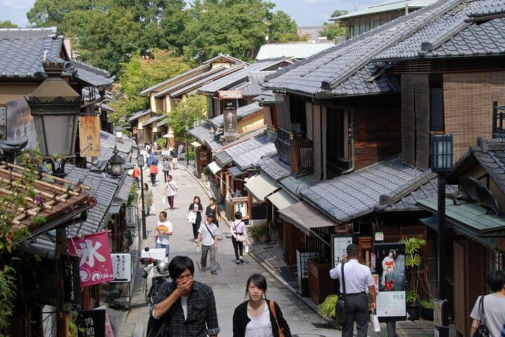 Kiyomizudera, Higashiyama and Yasaka Shrine Guided Walking Tour — photo 5