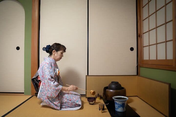 Kyoto: Tea Ceremony Experience in a small tea room — photo 2