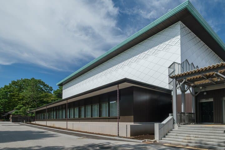 Tokyo Art Culture Tour Sannomaru Shozokan Museum & Sushi Making