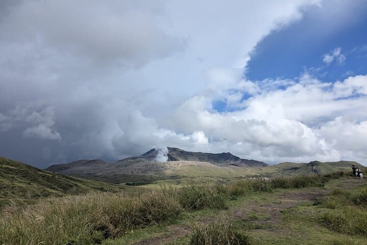 Private guided tour: Mt. Aso volcano, grasslands, Aso Shrine — photo 15