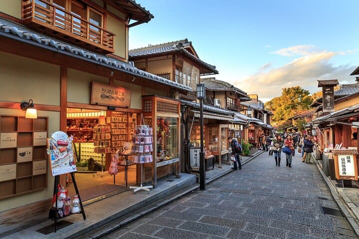 Kiyomizudera, Higashiyama and Yasaka Shrine Guided Walking Tour — photo 8