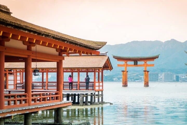 Hiroshima and Miyajima Private Tour with English Speaking Driver — photo 2
