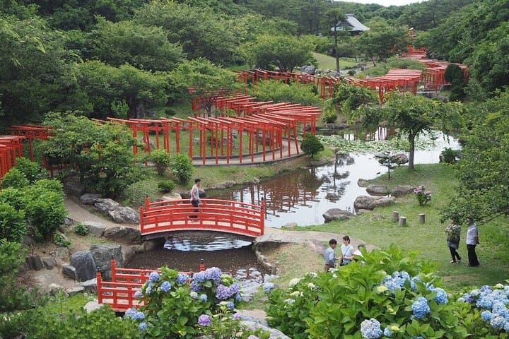 Takayama Inari Shrine & Tsurunomai-hashi bridge Tour — photo 2