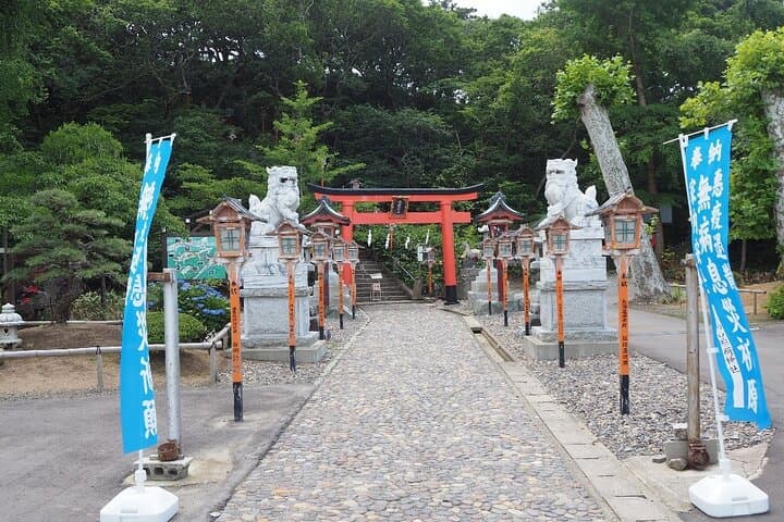 Takayama Inari Shrine & Tsurunomai-hashi bridge Tour — photo 4