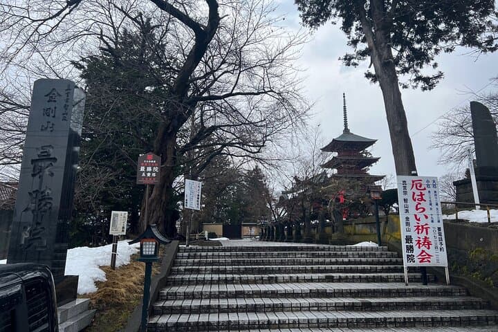 Hirosaki Temples and Shrines Historical Tour with Licensed Guide — photo 4