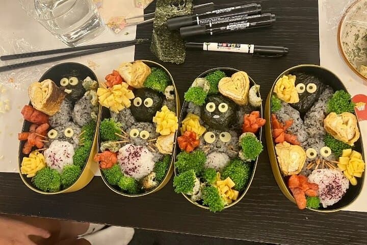 Making a bento box with cute character look in Japan — photo 19