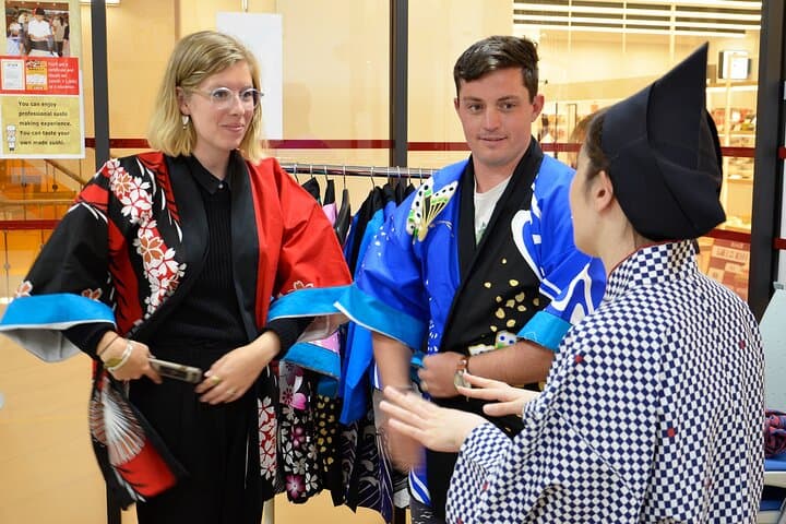 Osaka Sushi Making Class at a Conveyor-belt Sushi Restaurant — photo 2
