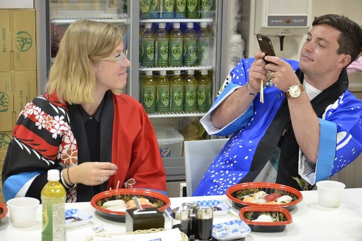 Osaka Sushi Making Class at a Conveyor-belt Sushi Restaurant — photo 3