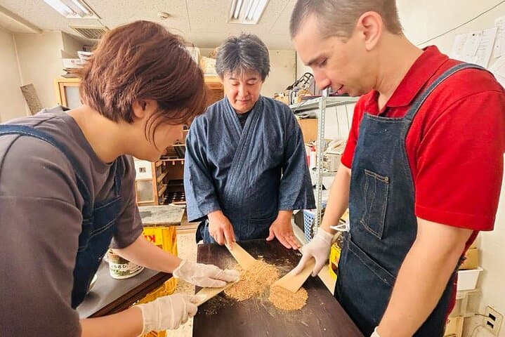 Hiroshima:Private lacquer workshop experience tour(gift included) — photo 12
