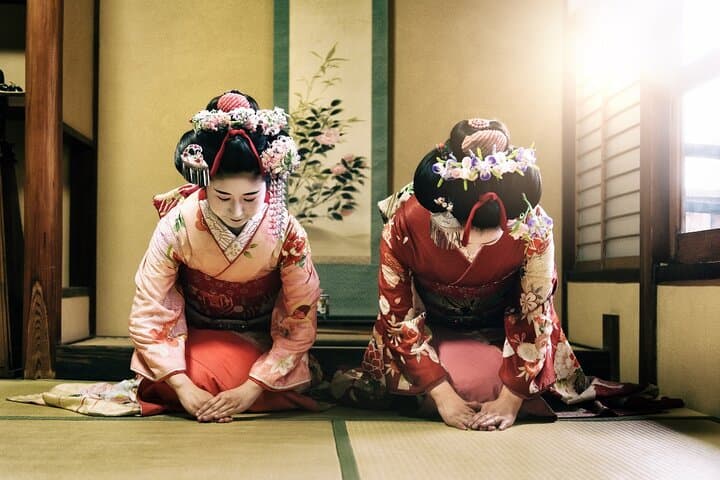Private Banquet with Maiko and Geiko after Dinner — photo 1
