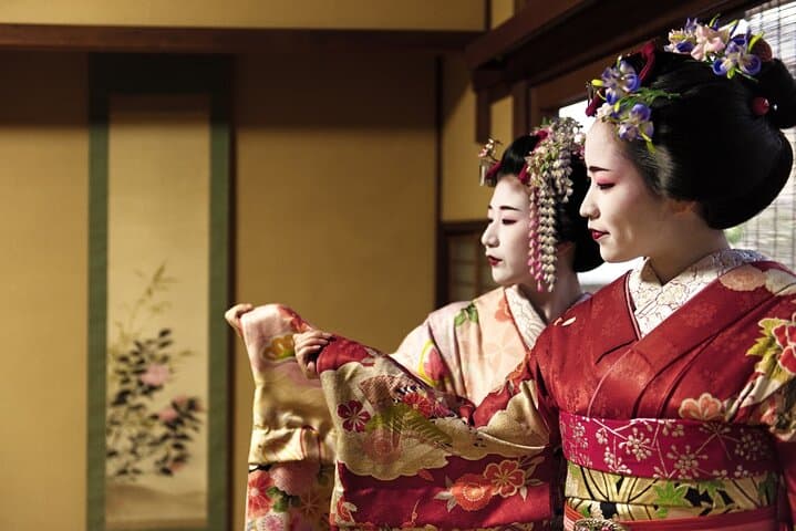 Private Banquet with Maiko and Geiko after Dinner — photo 6