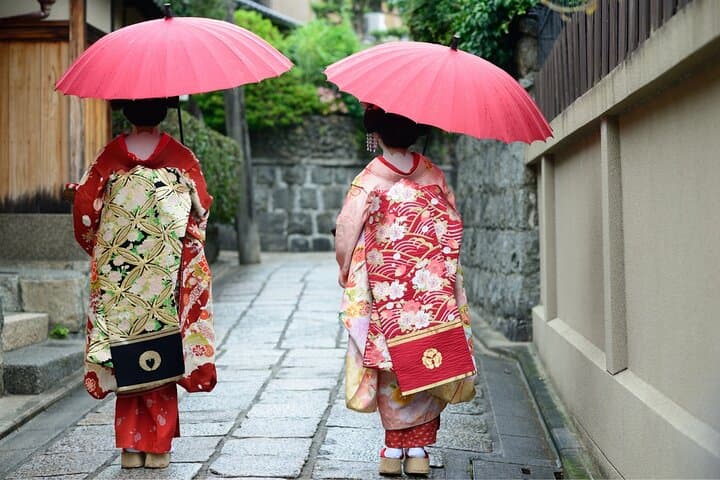 Private Banquet with Maiko and Geiko after Dinner — photo 2
