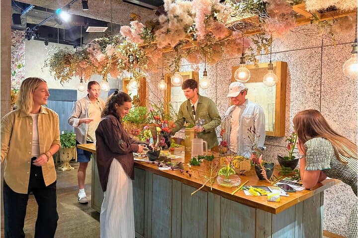 Japanese flower arranging (Ikebana) Experience/Workshop in Tokyo — photo 2