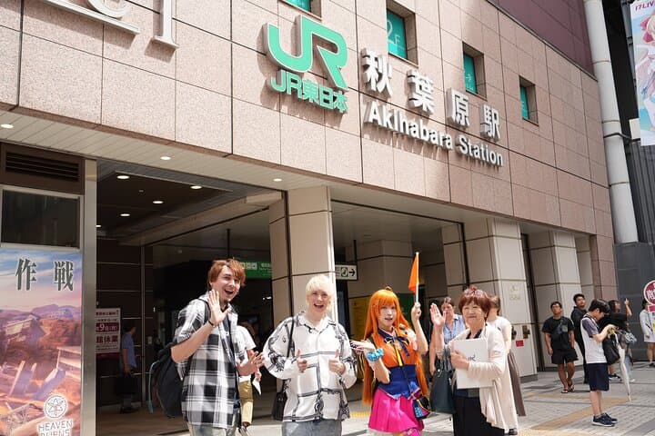 Explore Akihabara Subculture with a Guide and Cosplayer — photo 19