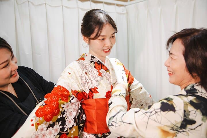 Tokyo Authentic Kimono Rental in Asakusa with Photography Option — photo 14